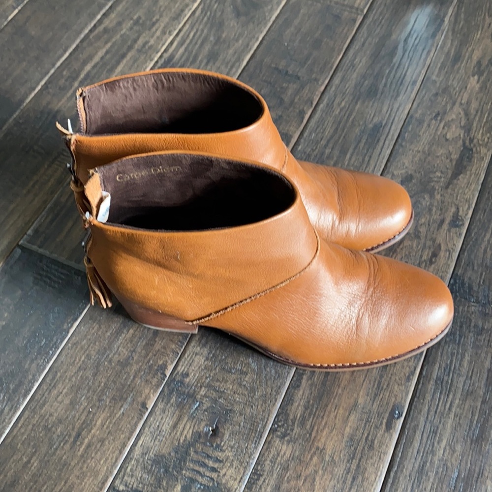 Toms Women’s booties size 8.5